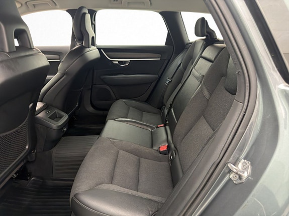 Volvo V90 Cross Country 18 of 30