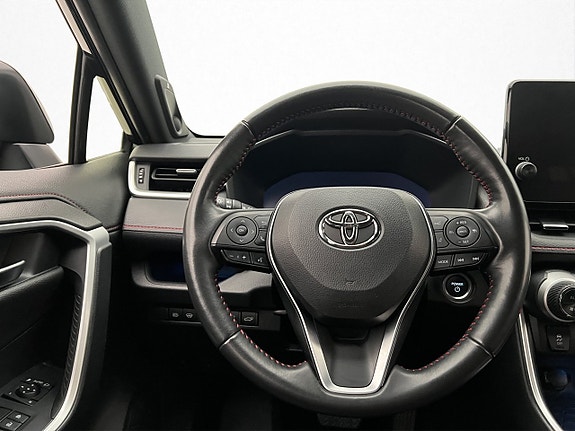 Toyota RAV4 15 of 30