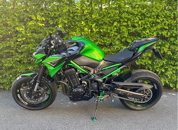 Kawasaki Z900 3 of 4