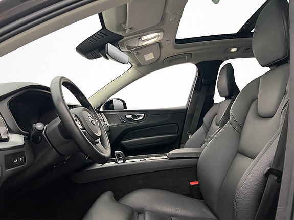 Volvo XC60 13 of 30