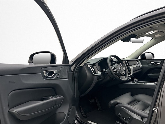 Volvo XC60 12 of 30