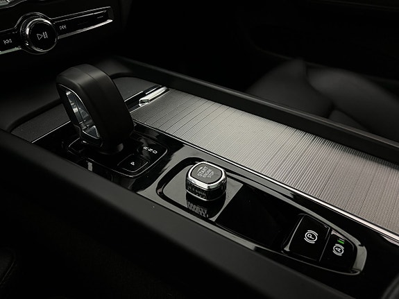 Volvo XC60 30 of 30