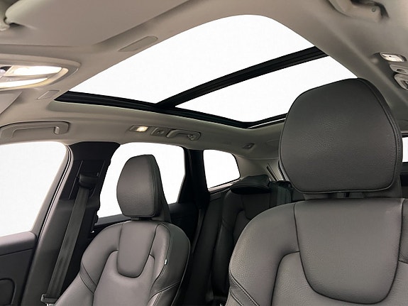 Volvo XC60 14 of 30