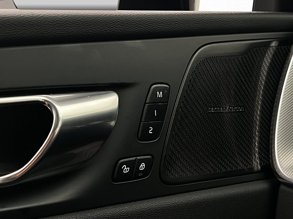 Volvo XC60 11 of 30