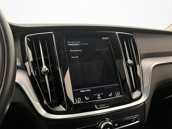 Volvo V60 Cross Country 21 of 30