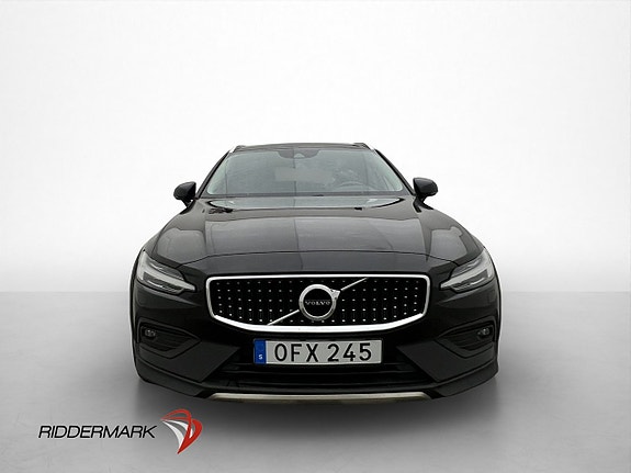 Volvo V60 Cross Country 2 of 30
