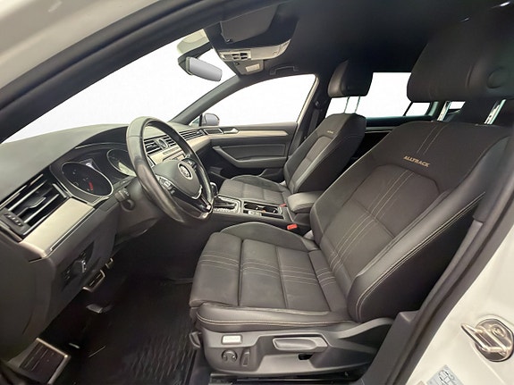 Volkswagen Passat Alltrack 16 of 28