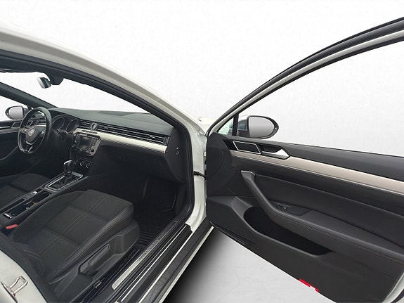 Volkswagen Passat Alltrack 13 of 28
