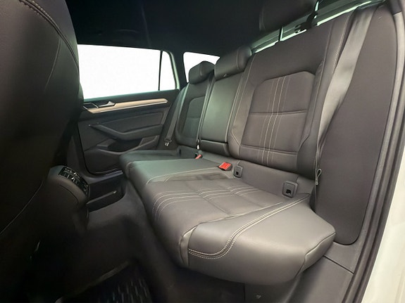 Volkswagen Passat Alltrack 14 of 28