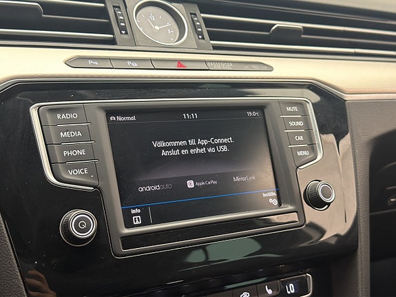 Volkswagen Passat Alltrack 18 of 28
