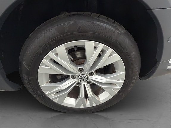 Volkswagen Passat Alltrack 26 of 28