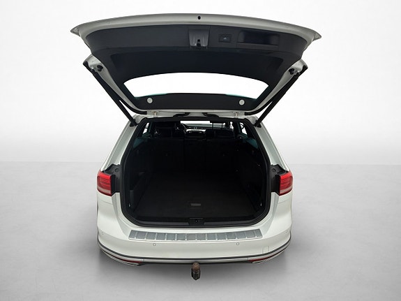Volkswagen Passat Alltrack 9 of 28