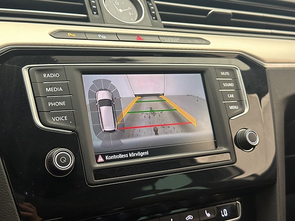 Volkswagen Passat Alltrack 19 of 28