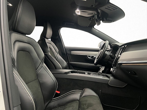 Volvo V90 10 of 30