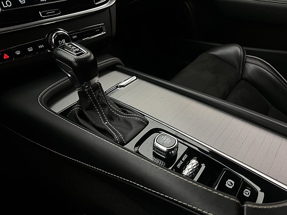 Volvo V90 26 of 30