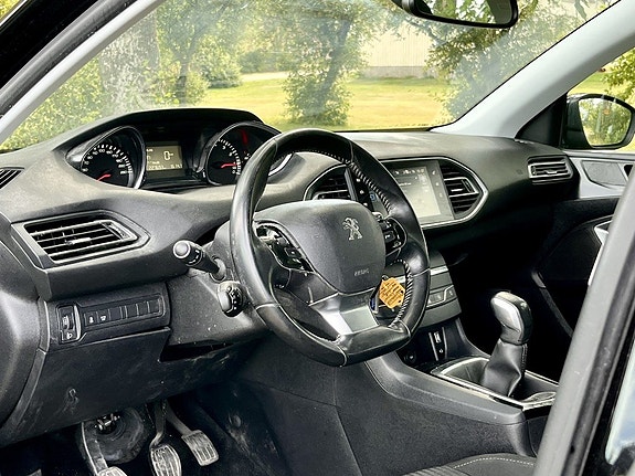 Peugeot 308 SW 10 of 12