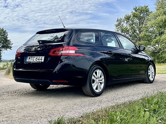 Peugeot 308 SW 2 of 12