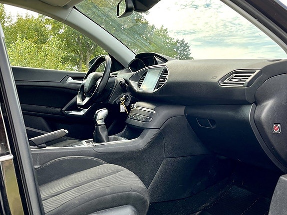 Peugeot 308 SW 9 of 12