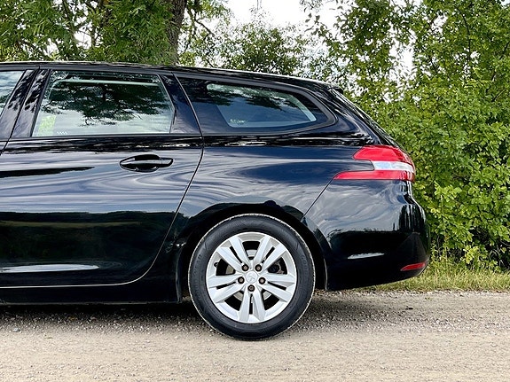 Peugeot 308 SW 8 of 12