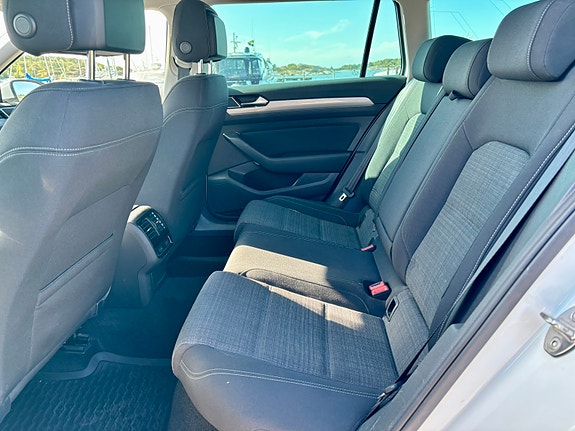 Volkswagen Passat 8 of 12