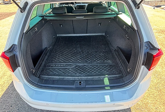 Volkswagen Passat 9 of 12