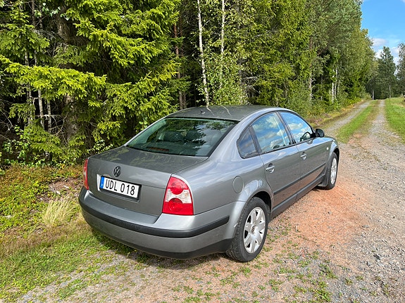 Volkswagen Passat 3 of 6