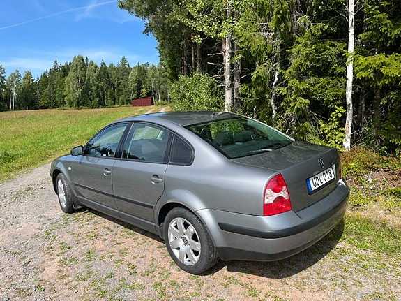 Volkswagen Passat 4 of 6