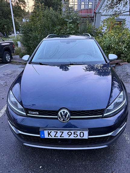 Volkswagen Golf Alltrack 2 of 13