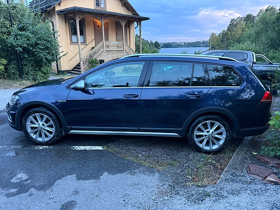 Volkswagen Golf Alltrack 3 of 13