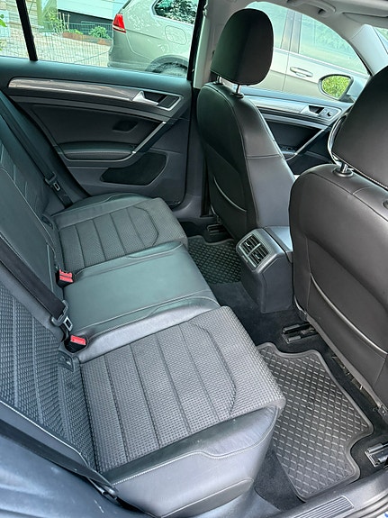Volkswagen Golf Alltrack 11 of 13