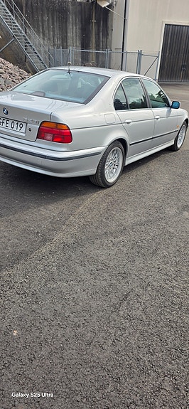 BMW 528i 2 of 6