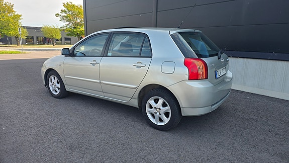 Toyota Corolla 4 of 6