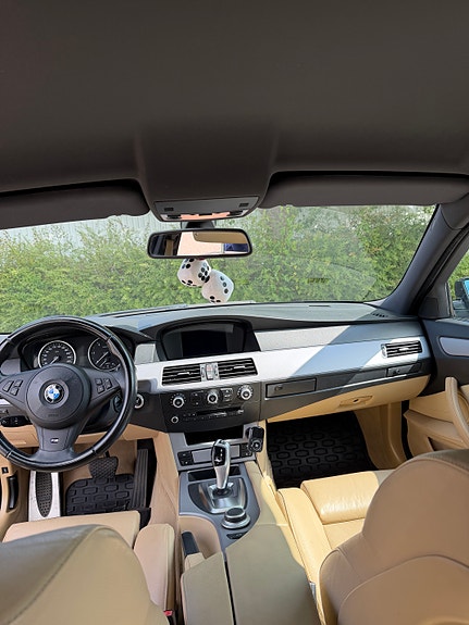 BMW 530xd 2 of 5