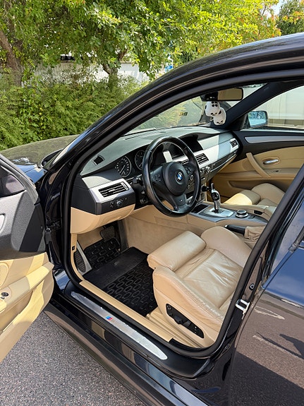 BMW 530xd 3 of 5