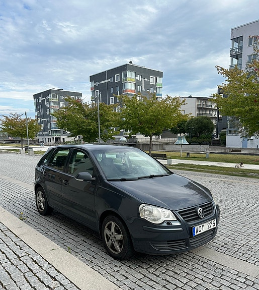 Volkswagen Polo 2 of 5
