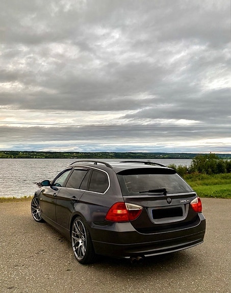 BMW 325Xi 4 of 6
