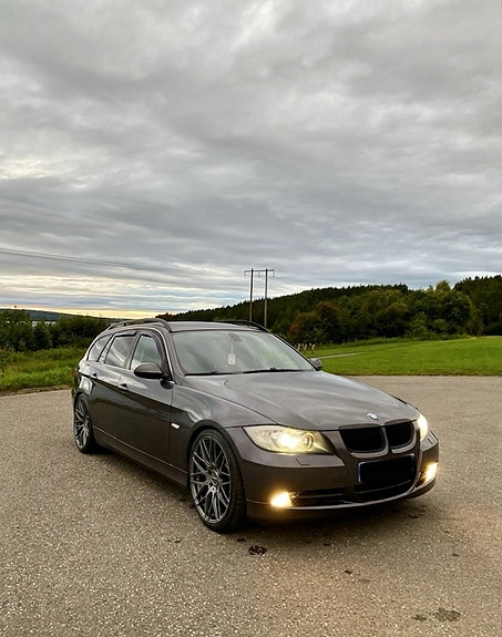 BMW 325Xi 3 of 6