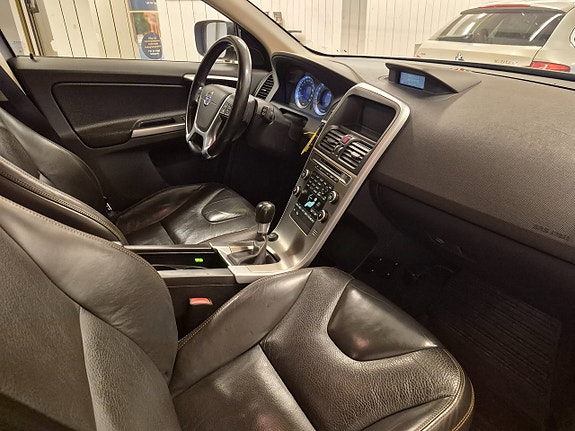 Volvo XC60 9 of 15