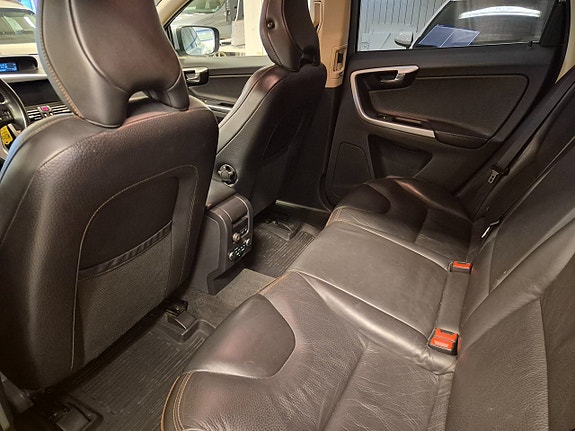 Volvo XC60 10 of 15