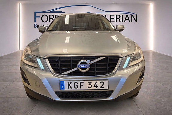 Volvo XC60 2 of 15