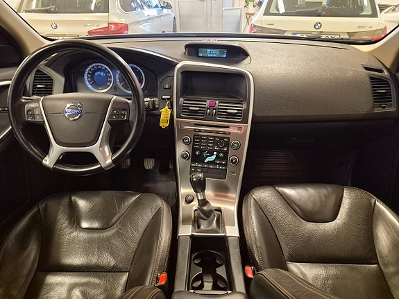 Volvo XC60 8 of 15