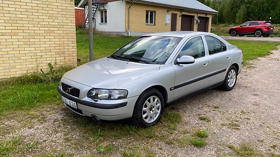 Volvo S60 2 of 12