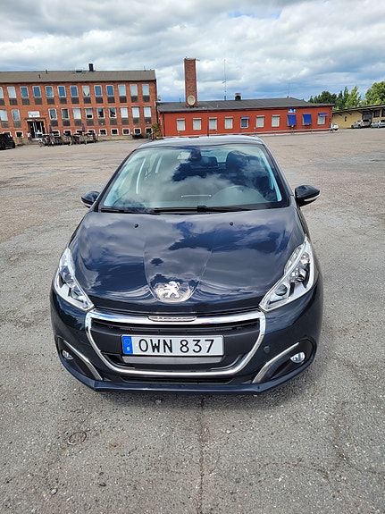 Peugeot 208 5 of 8