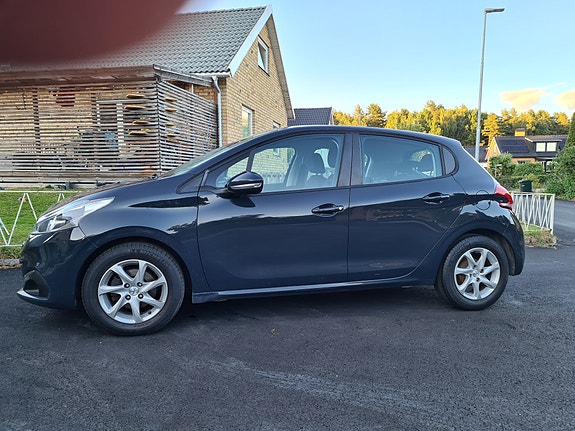 Peugeot 208 6 of 8