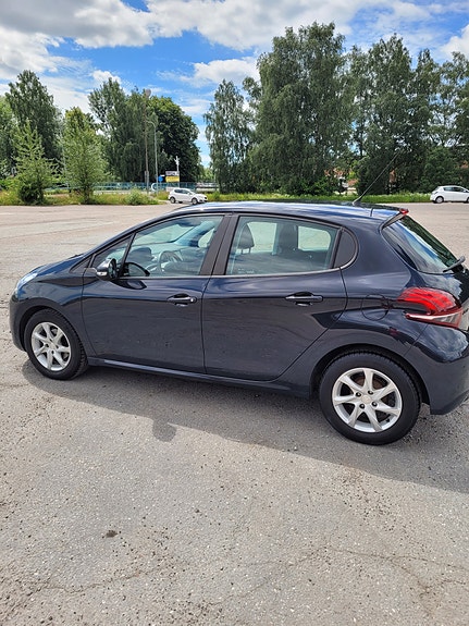 Peugeot 208 7 of 8