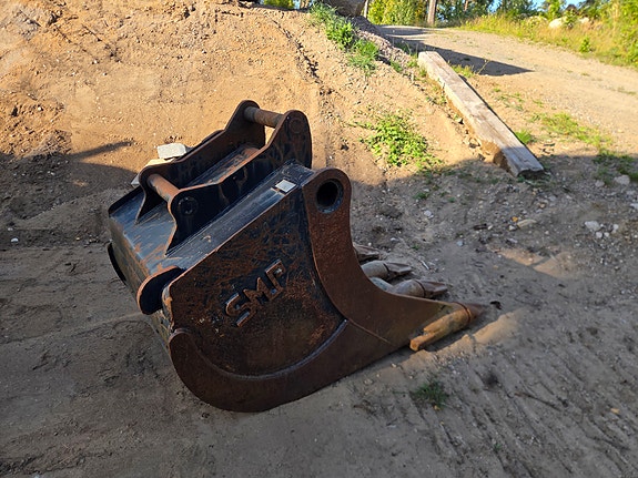 Rototilt Tandade grävskopor s60 och s40 fäste 2 of 9
