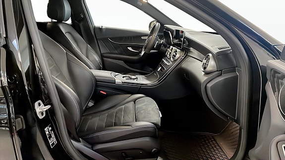 Mercedes-Benz C300 de 3 of 26