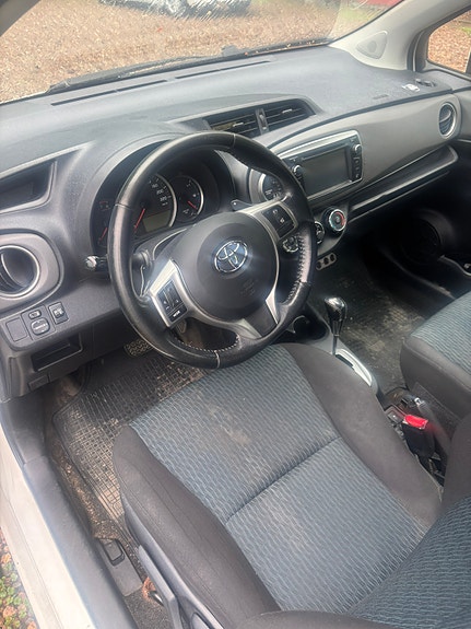 Toyota Yaris 5 of 5