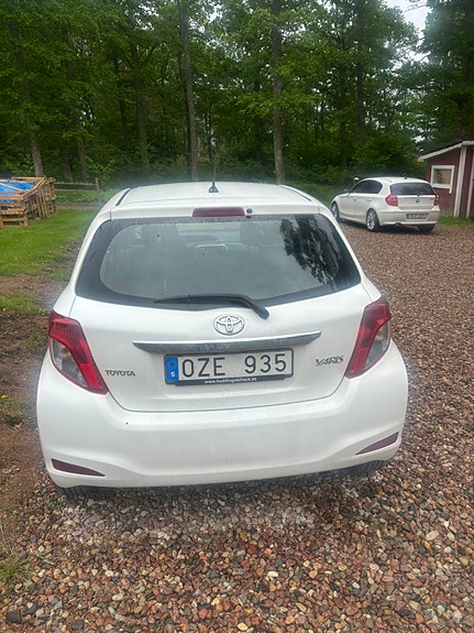 Toyota Yaris 3 of 5