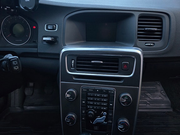 Volvo V60 8 of 16